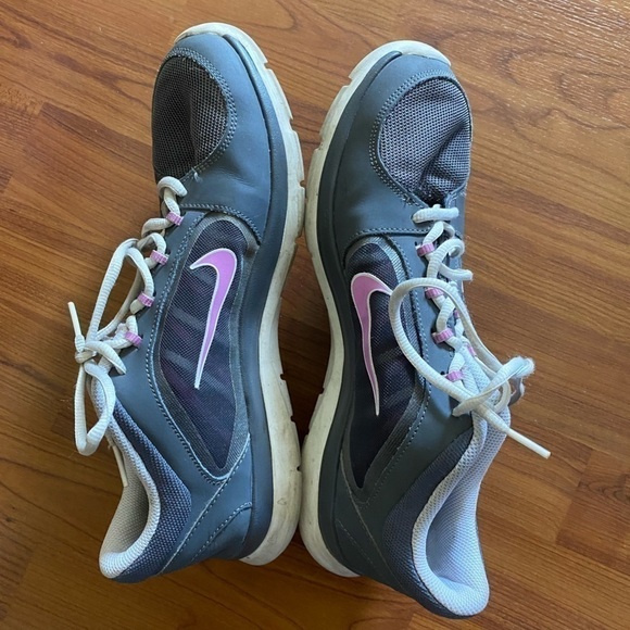 Nike Training Shoes | Gray & Pink | Size 11 - Picture 3 of 6